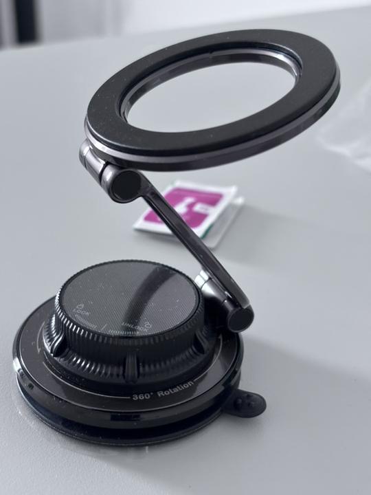 Magnetyczny uchwyt samochodowy MagSafe 360° na szybę lub deskę – nowy