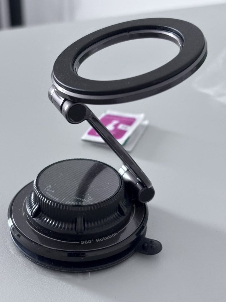 Magnetyczny uchwyt samochodowy MagSafe 360° na szybę lub deskę – nowy