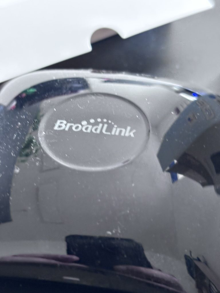 BroadLink RM4 Pro – Uniwersalny pilot WiFi Smart Home (IR + RF 433/315 MHz)