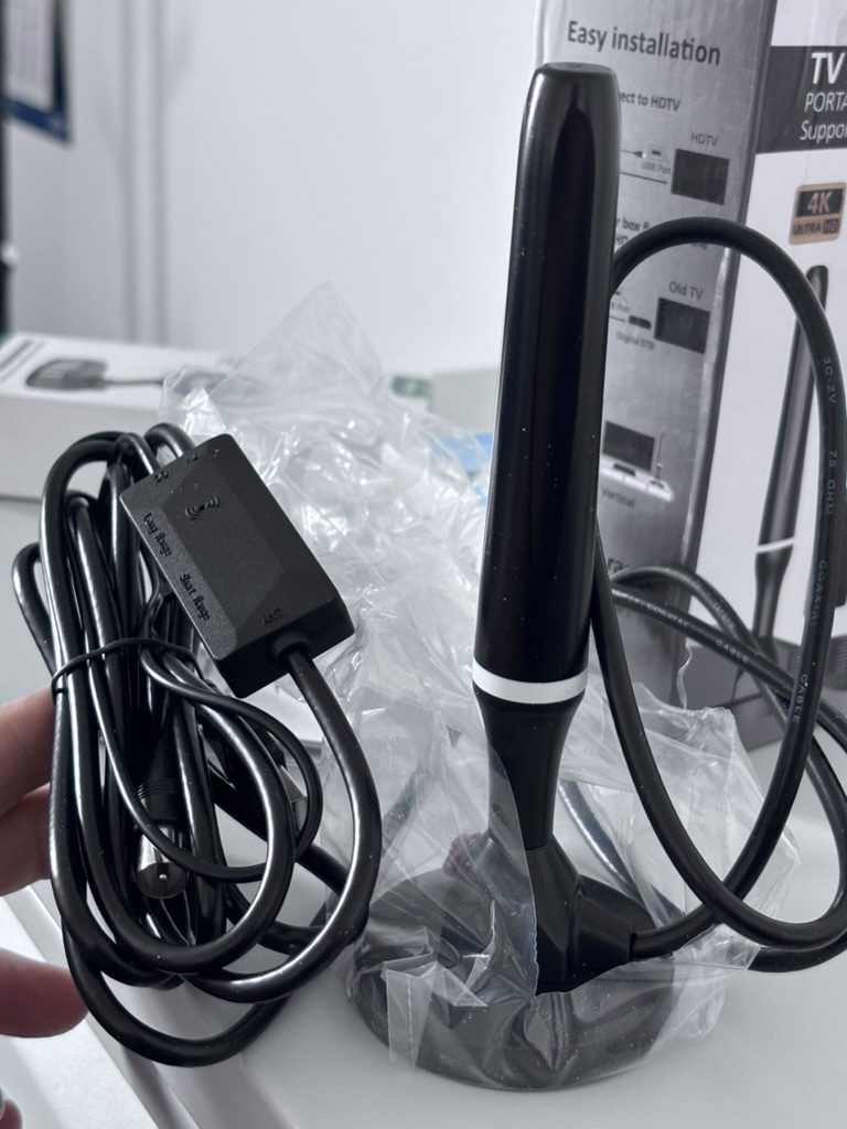 Pokojowa antena telewizyjna DVB-T/T2 ze wzmacniaczem USB – VHF/UHF, kabel 3 m