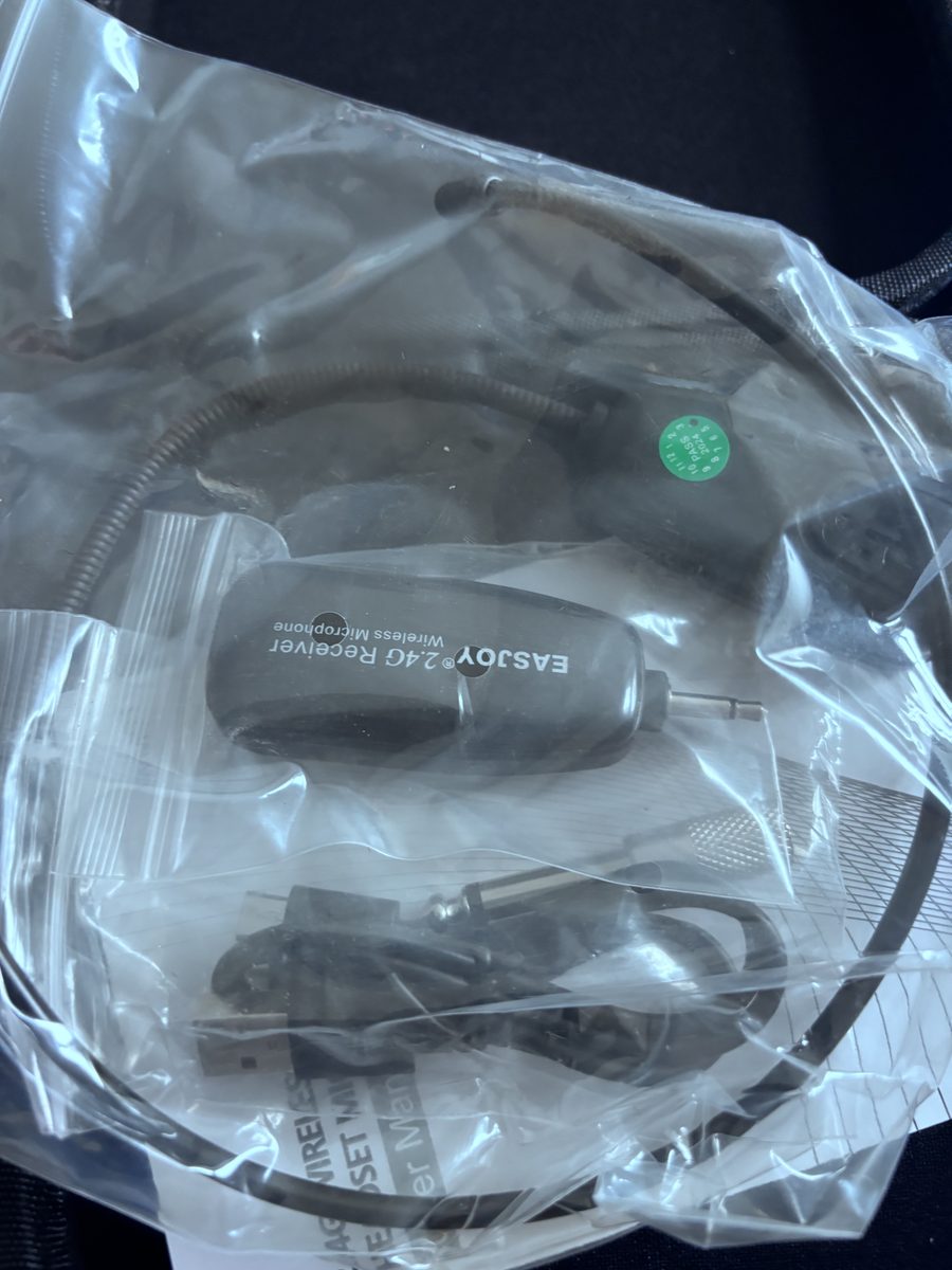 Bezprzewodowy mikrofon nagłowny EASJOY 2,4 GHz – odbiornik, adapter i etui