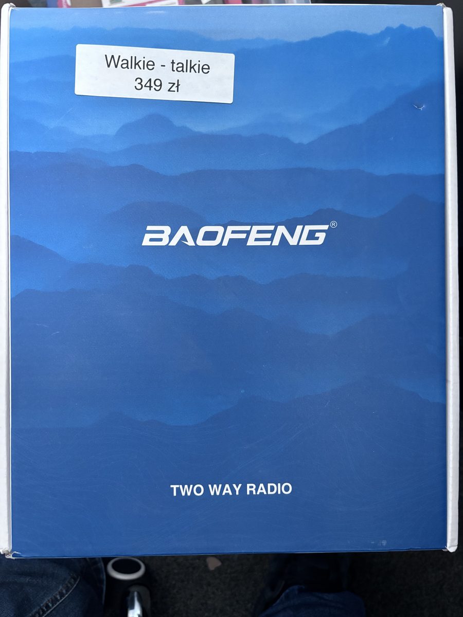 Zestaw 4 krótkofalówek BaoFeng BF-88ST Pro – ładowarki, słuchawki PTT i smycze