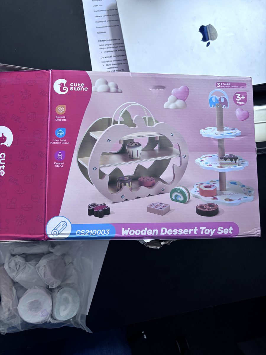 Drewniany zestaw cukiernia CUTE STONE – desery, witrynka i stojak, 3+