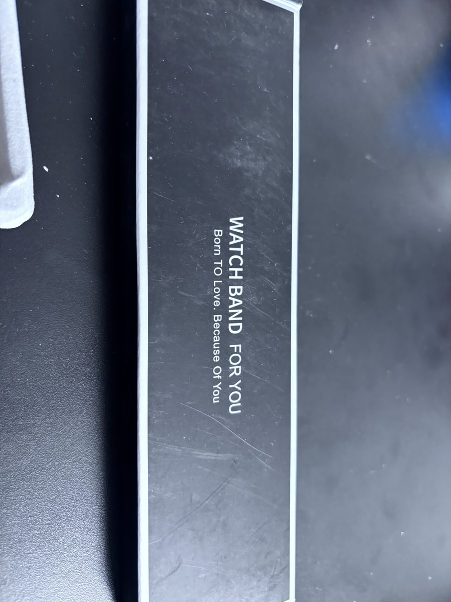 Złota metalowa bransoleta do Apple Watch z narzędziem do regulacji