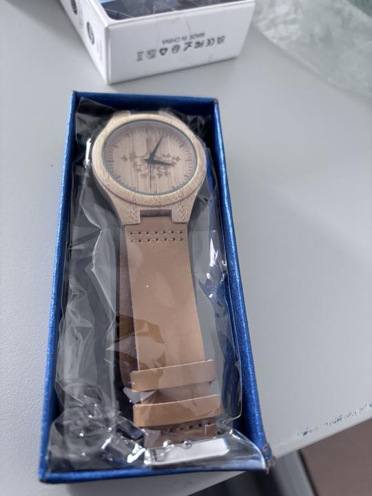 Zegarek analogowy w stylu drewnianym – nowy, elegancki