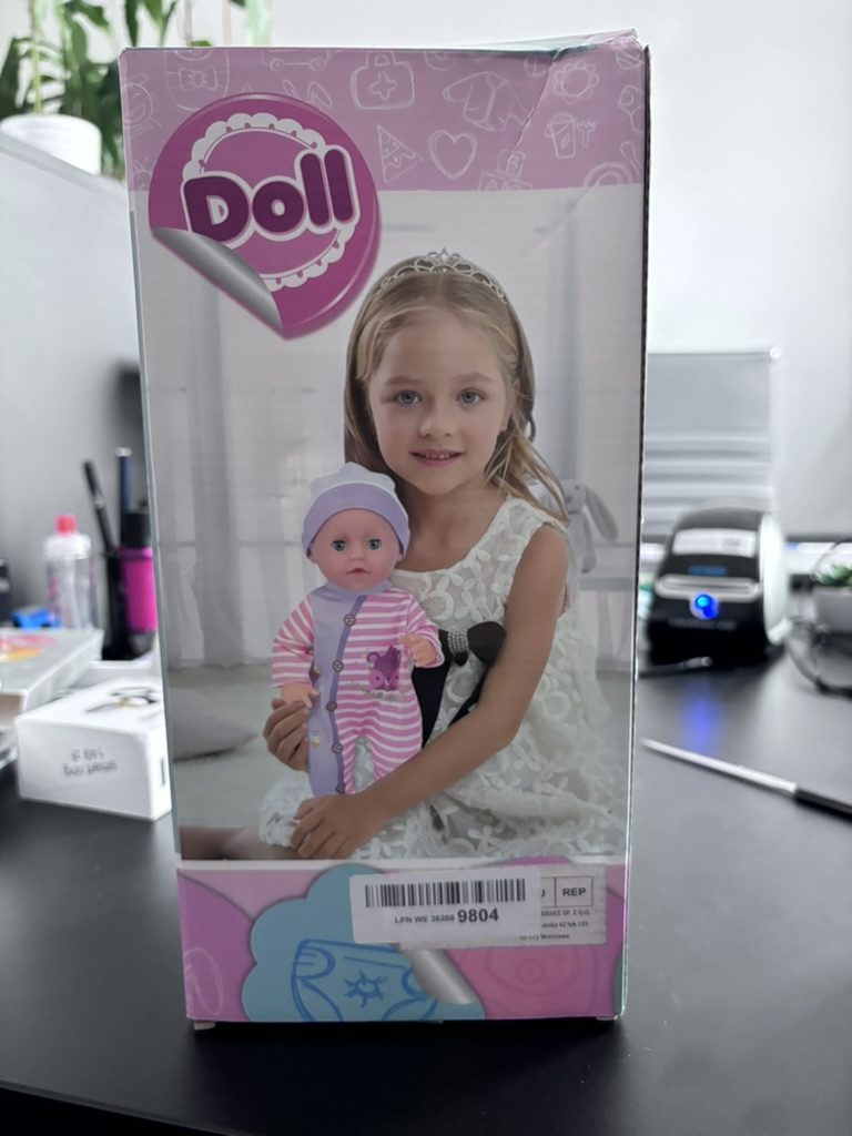Lalka Bobas 30–35 cm z nosidełkiem i akcesoriami – nowa