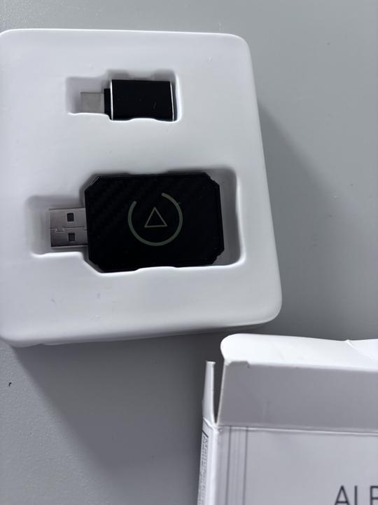 Bezprzewodowy adapter CarPlay – USB, Plug & Play