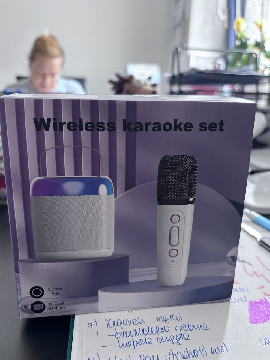 Bezprzewodowy zestaw karaoke – głośnik Bluetooth RGB + 2 mikrofony, różowy