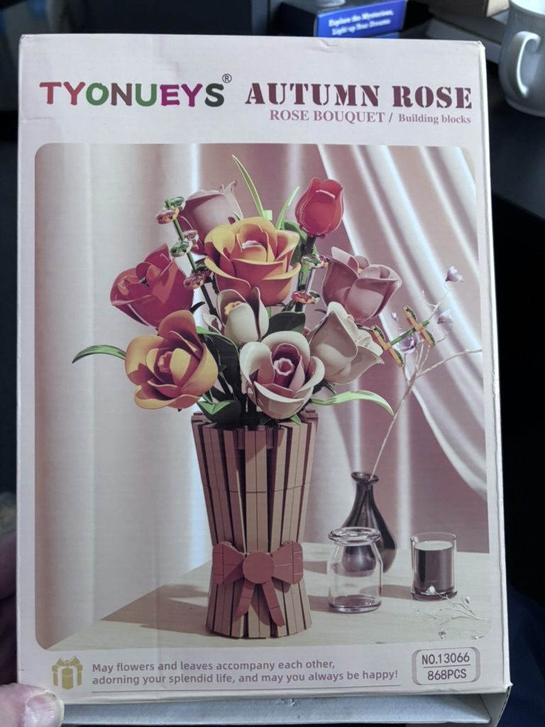 TYONUEYS Autumn Rose 868 el. – Bukiet róż z klocków, nowy